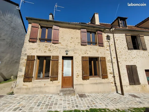 Maison au coeur du vieux village