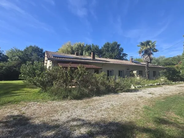 Maison 7 pièces 340 m²