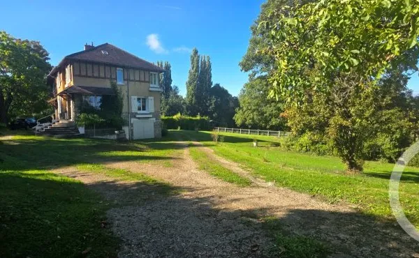 Maison 10 pièces 222 m²