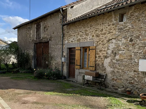 Charmante maison individuelle de 3 chambres avec 2 granges dans un environnement calme
