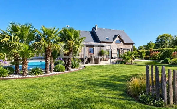 Magnifique pavillon de 4 chambres avec jardin et piscine ref : S15739