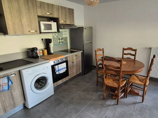 T2 meublé 46cm2, cave, garage, 925 euros CC, Jacob-Bellecombette 73