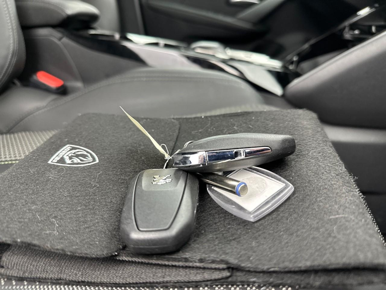 Peugeot 208 puretech 100 s&s eat8 gt — photo 36