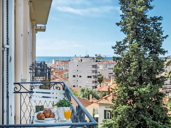 APPARTEMENT BOURGEOIS