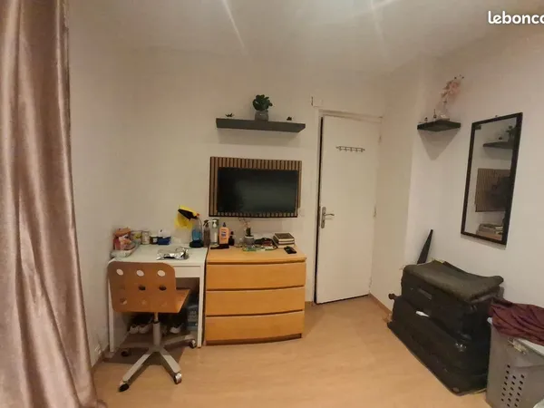 Chambre meublée