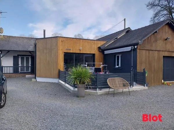 Maison de plein-pied de 132m², grand terrain rénovée proche fougères