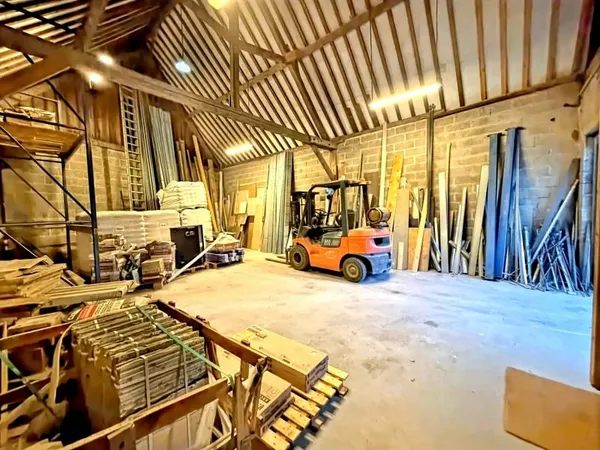Local 5 pièces 230 m²