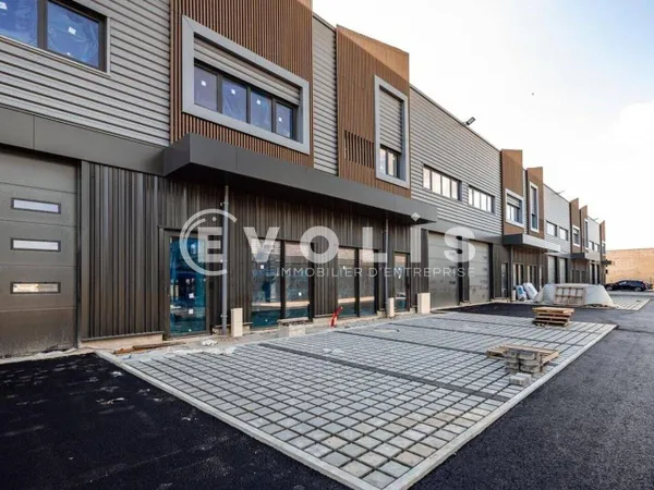 Local d'activité 1077 m²