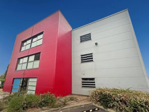 Bureaux de 271m2 + 11 parking extérieurs - Parc d'activités