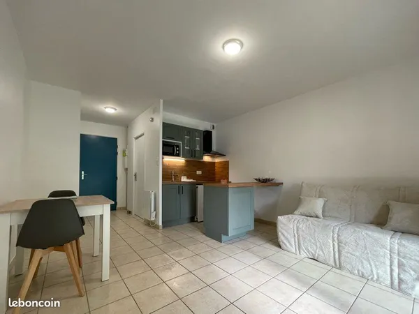 Loue studio meublé Rignac