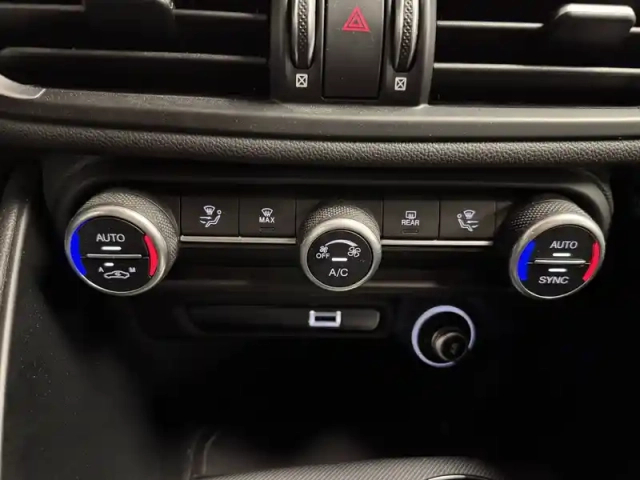 Alfa Romeo Giulia 2.2 190 ch at8 — photo 28