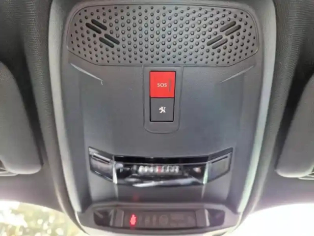 Peugeot 2008 1.2 puretech 130ch s&amp;s gt eat8 — photo 9