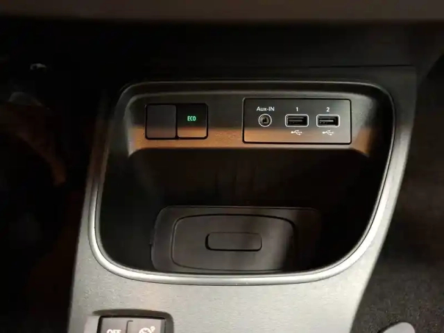 Renault Twingo iii e-tech — photo 16