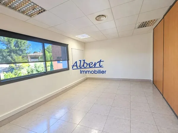 Local 3 pièces 61 m²