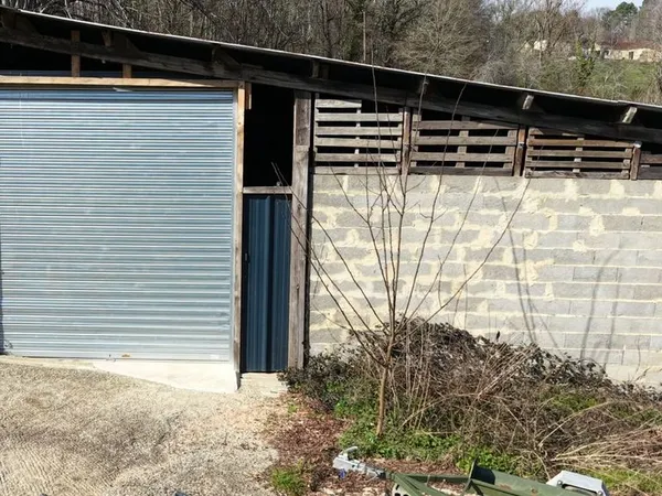 Entrepôt, parking, hangar, garage, grange, dépendance de 120 m2