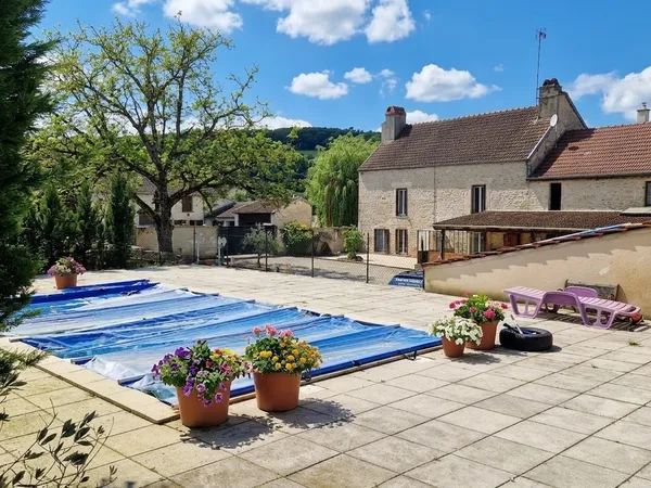 Maison seigneuriale (181 m2) avec Piscine sur Parc clos Arboré de 6700 m2