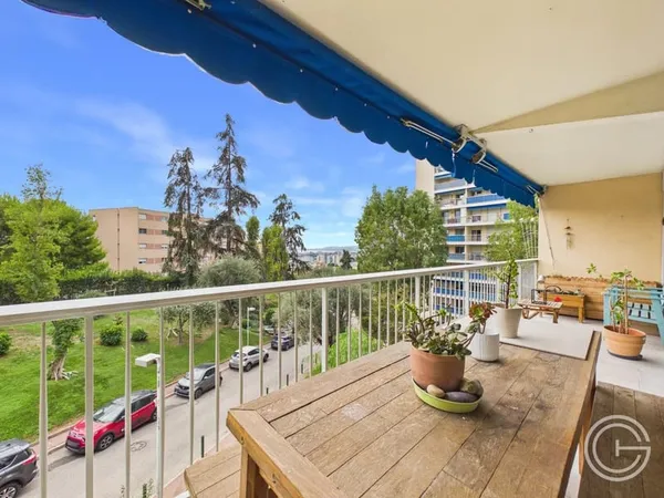 3 PIECES MEUBLE AVEC PARKING - 51 CORNICHE FLEURIE - NICE OUEST