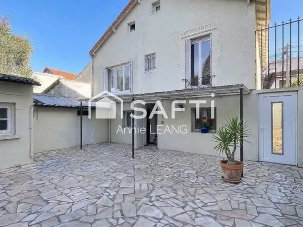 Maison 119m² calme & isolée (DPE D), 6 ch, cour & allée vélos, T1 à 2min / M7 à 12min !