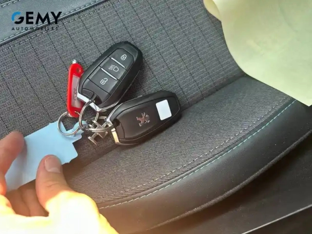Peugeot 208 puretech 100 s&amp;s bvm6 — photo 15