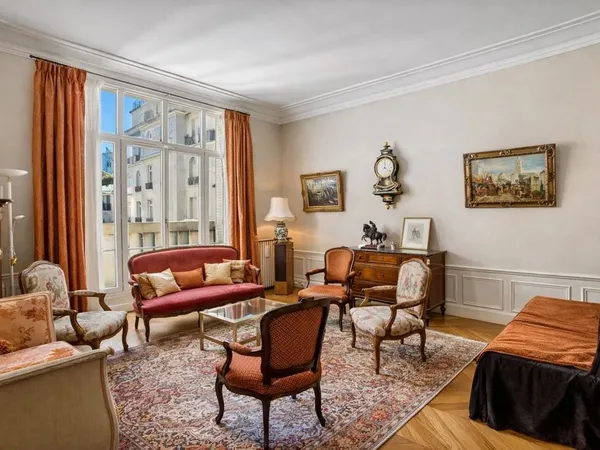Appartement 6 pièces 157 m²