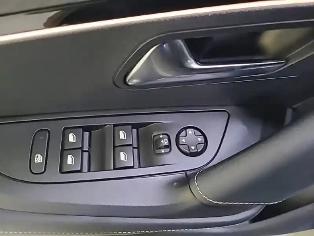 Peugeot 2008 electrique 136 ch — photo 100
