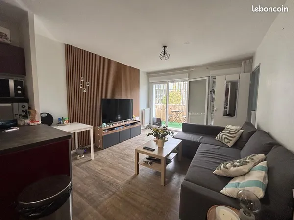 Appartement t2 de 42m² entierement meuble avec balcon et place de parking