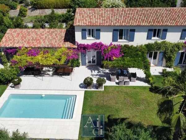 Maison de plain-pied 6 pièces 270 m²