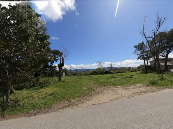 Terrain 2400 m²