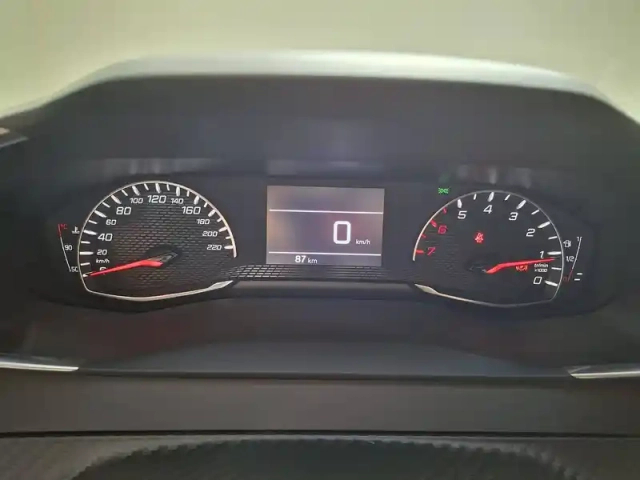 Peugeot 208 turbo 100 ch bvm6 — photo 21