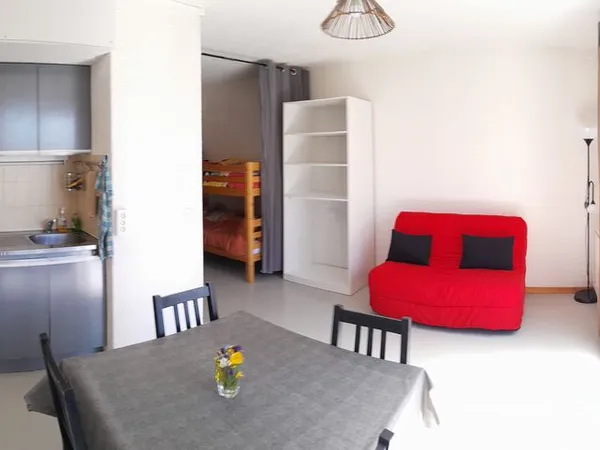 Station montclar studio 1 piece 25 m² + 1 place parking le grand pavois