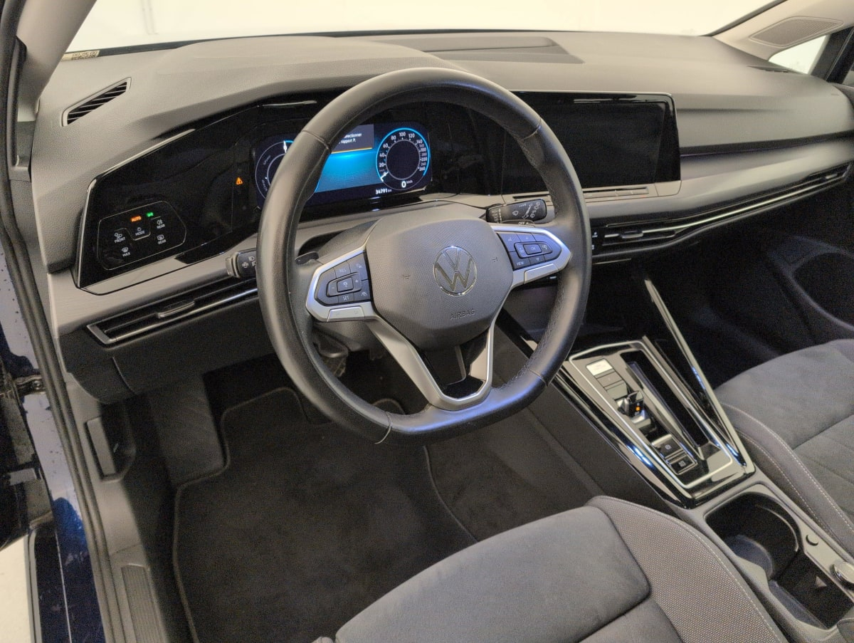 Volkswagen Golf 8 — photo 13