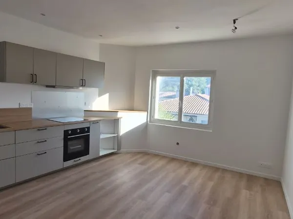 Location appartement meublé avec jardinet