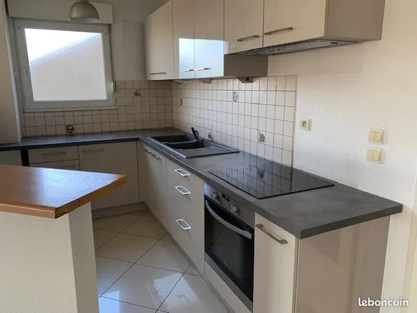 Appartement - 3 pièces - 90m2 - 1er étage