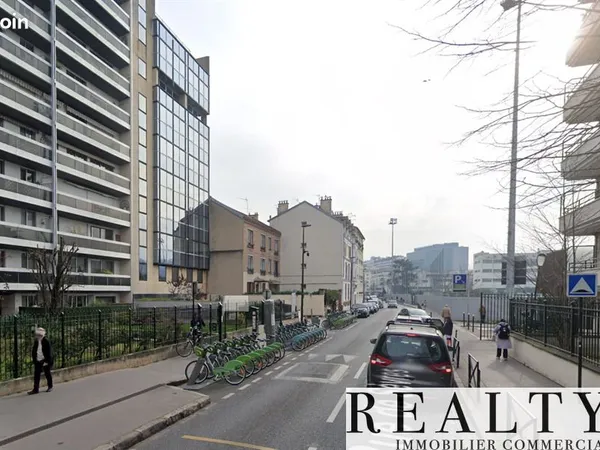 Local commercial 200 m²