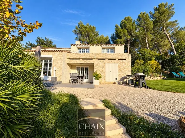 Villa d'exception de 230 m2 avec piscine, vue imprenable sur