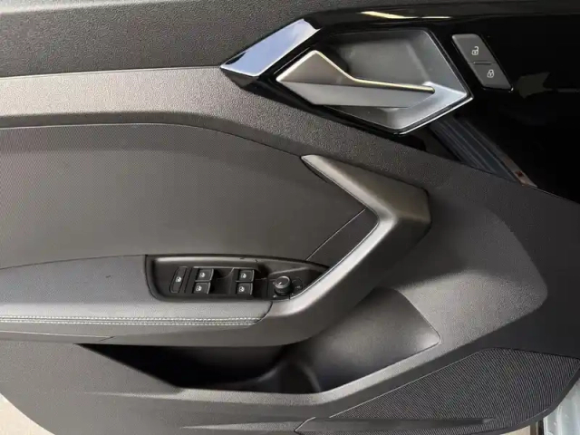 Audi A1 sportback 35 tfsi 150 ch s tronic 7 — photo 32