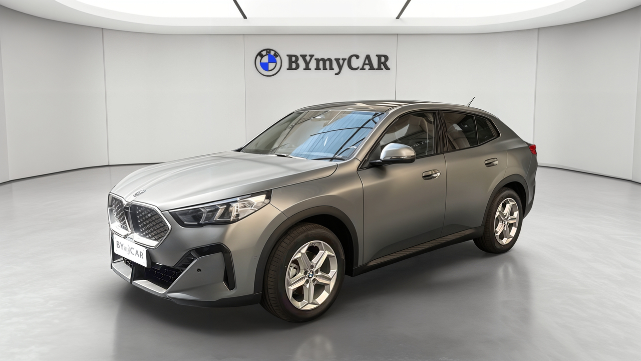BMW iX2 eDrive20 204ch BVA — photo 1