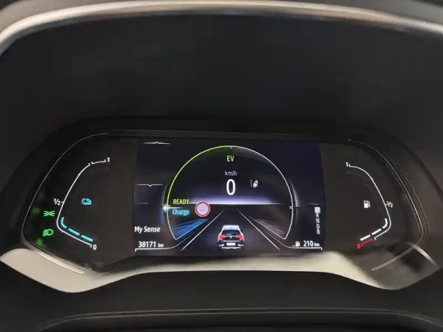 Renault Captur e-tech 145 - 21 — photo 17