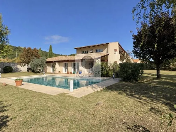 Une architecture singulière au coeur du village