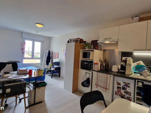 STUDIO Meublé Lumineux fraichement rénové - parking - INTERNET INCLUS - Champommier