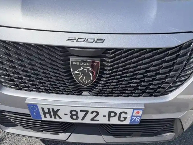 Peugeot 2008 hybrid 110 e-dcs6 — photo 18