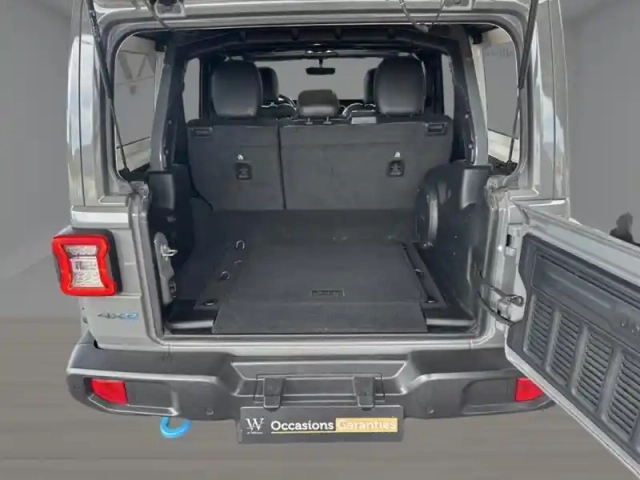 Jeep Wrangler plug-in hybrid rubicon 4xe — photo 10