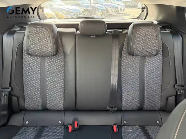 Peugeot 308 plug-in hybrid 195 ch e-dcs7 — photo 19
