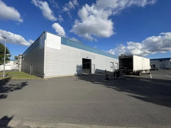 Local d'activité 767 m²