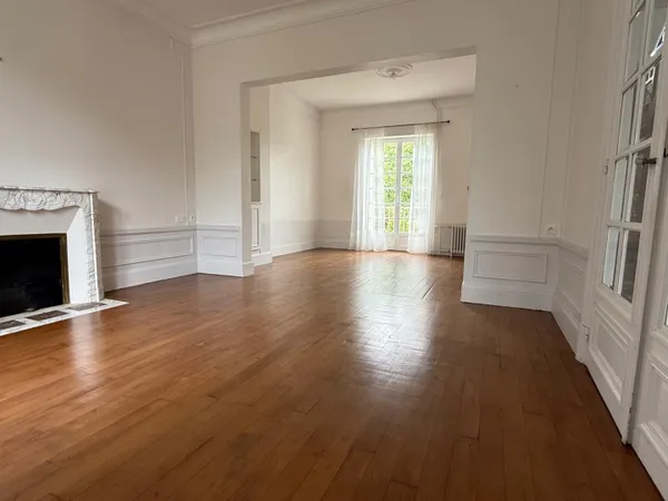 Maison bourgeoise avec jardin au centre ville