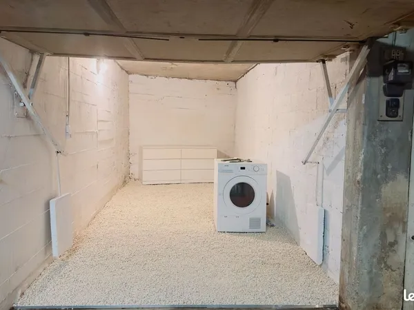 Parking / Box / garde meubles LEVALLOIS PERRET À vendre