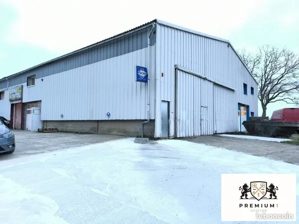 Local 200 m² Saint-Martin-du-Tertre