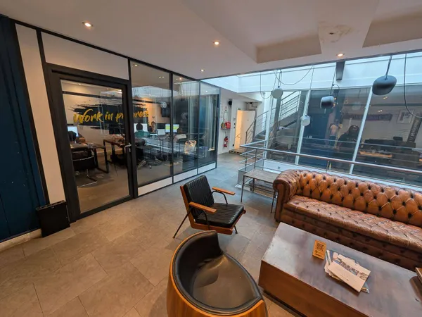 Bureau 450 m²