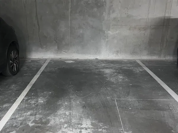 Place Parking couverte et sécurisée