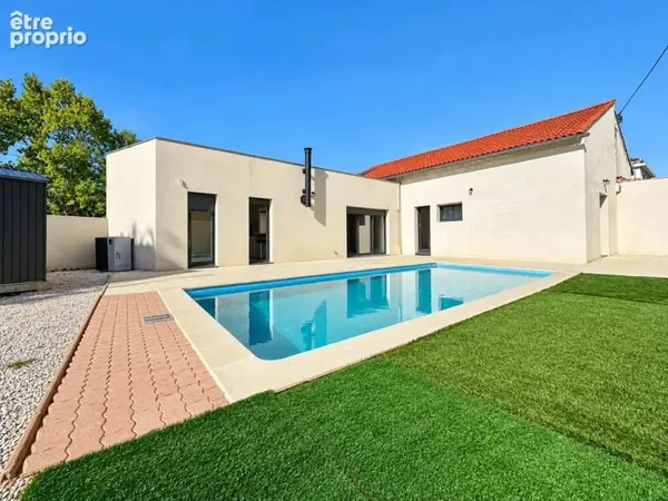 Centre village, villa 4 chambres, sur 407 m2 clos